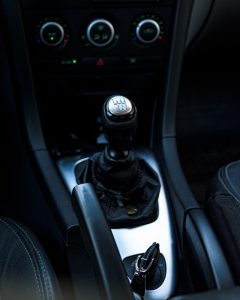 alvis-taurens-hpt1vcfeHOc-unsplash - My Local Locksmith car gear